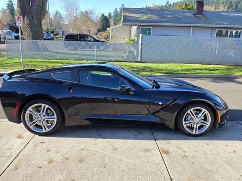 Used 2017 Chevrolet Corvette Stingray Coupe w/ 1LT image 4