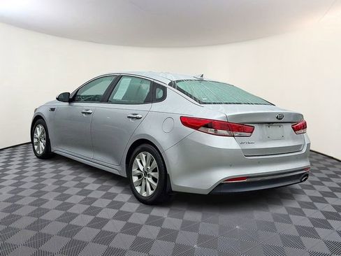 Used 2018 Kia Optima LX w/ 17" Alloy Wheels Package image 4