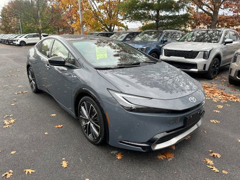 Used 2023 Toyota Prius LE image 3