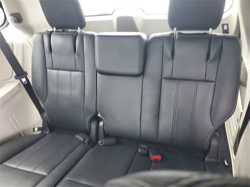 Used 2016 Chrysler Town & Country Touring-L w/ Driver Convenience Group image 10