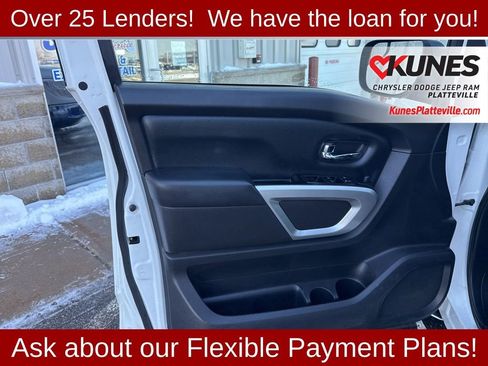 Used 2018 Nissan Titan SV w/ SV Convenience Package image 11