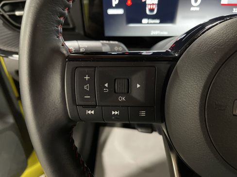 Used 2025 Nissan Kicks SR image 18