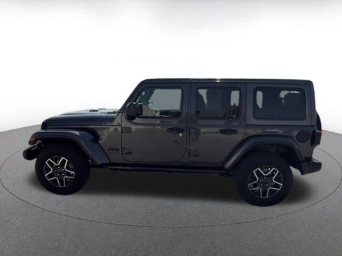 Used 2025 Jeep Wrangler Sahara image 8