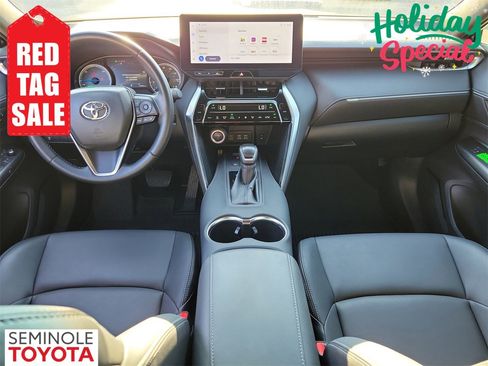Used 2024 Toyota Venza Nightshade image 13