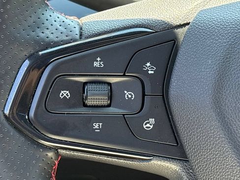 Certified 2024 Chevrolet Trax RS w/ Sunroof Package FWD image 21
