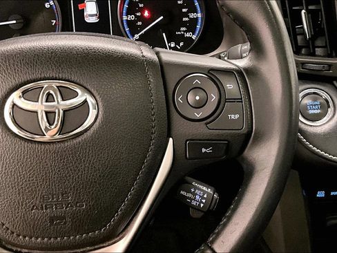 Used 2018 Toyota RAV4 XLE AWD/4WD image 12