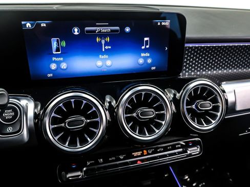 Used 2024 Mercedes-Benz GLB 250 image 20