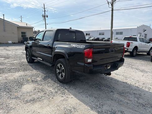 Used 2019 Toyota Tacoma TRD Sport image 3