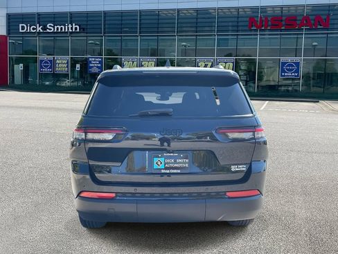 Used 2024 Jeep Grand Cherokee L Laredo image 5