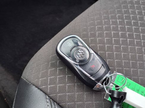 Used 2020 Buick Encore Preferred FWD image 18