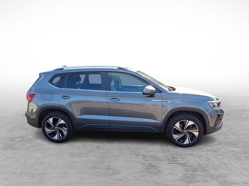 Used 2024 Volkswagen Taos SE w/ Panoramic Sunroof Package AWD/4WD image 6