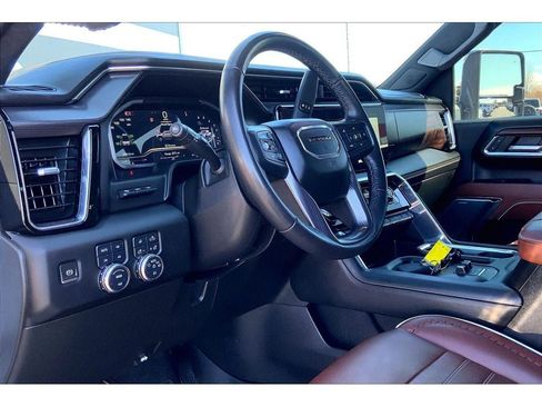 Used 2024 GMC Sierra 3500 Denali Ultimate image 16