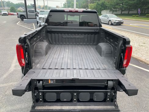 Used 2023 GMC Sierra 1500 Denali w/ Technology Package AWD/4WD image 6