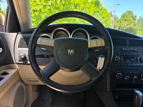 Used 2005 Dodge Magnum R/T w/ Convenience Group II RWD image 19