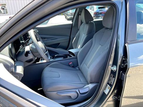 Used 2025 Hyundai Elantra SE FWD image 10
