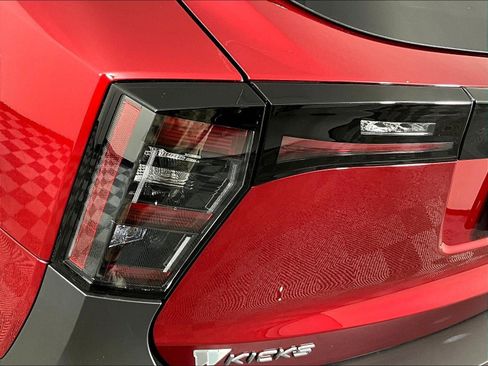 Certified 2025 Nissan Kicks SV w/ SV Premium Package AWD/4WD image 23