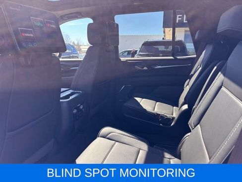 Used 2023 GMC Yukon Denali w/ Advanced Technology Package AWD/4WD image 10
