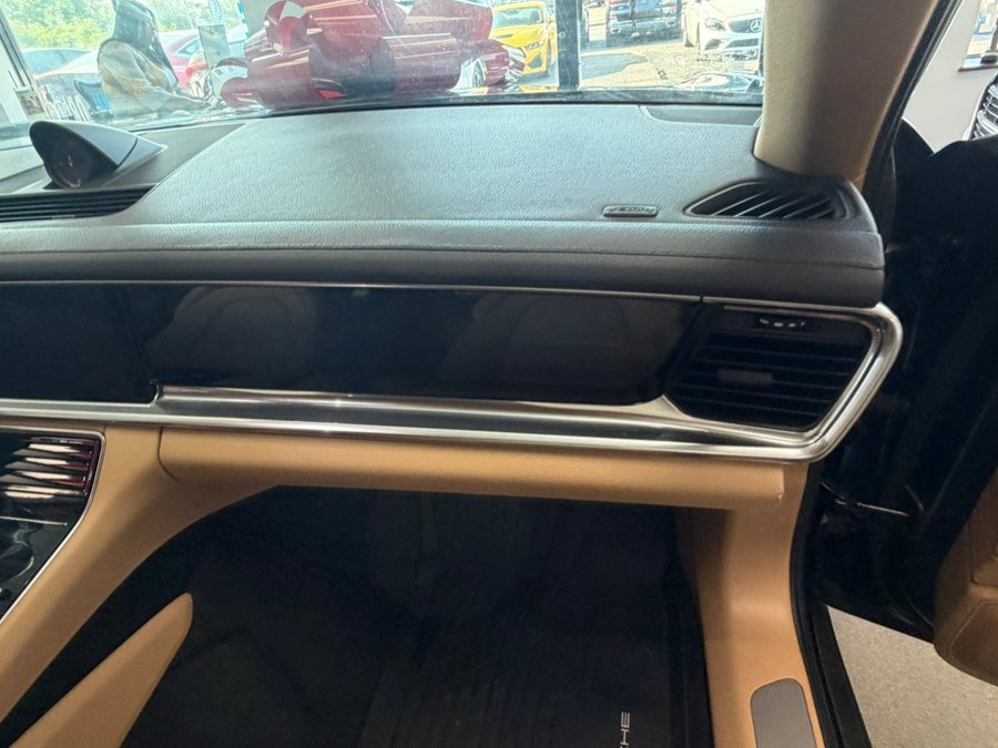 Used 2018 Porsche Panamera 4 AWD/4WD image 41