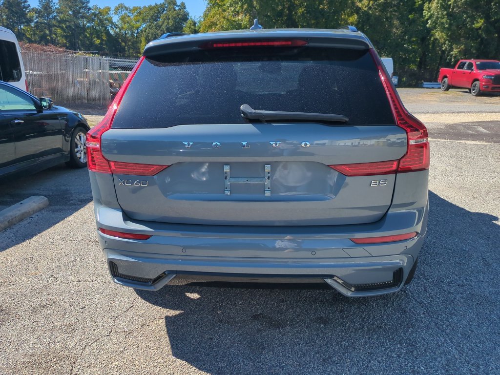 Used 2023 Volvo XC60 B5 Ultimate FWD image 3