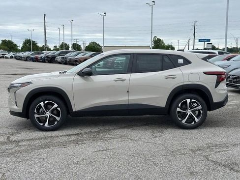 New 2026 Chevrolet Trax RS FWD image 2