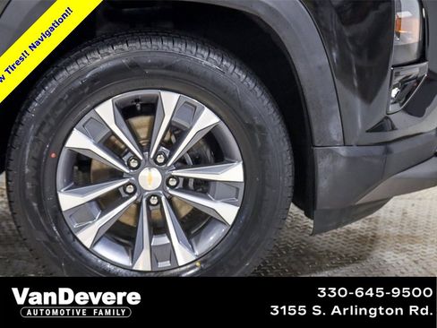 Used 2025 Chevrolet Equinox LT w/ Convenience Package II image 11