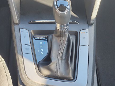 Used 2017 Hyundai Elantra Limited w/ Limited Tech Package 04 image 19