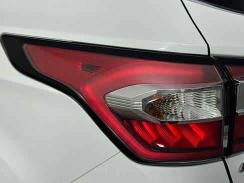 Used 2018 Ford Escape SE FWD image 34