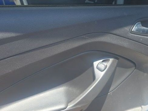 Used 2016 Ford Escape SE w/ Equipment Group 201A FWD image 11