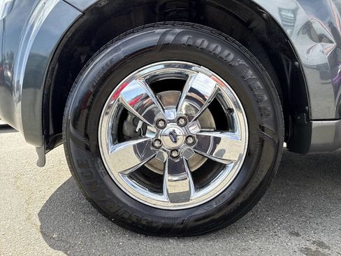 Used 2009 Ford Escape Limited AWD/4WD image 2