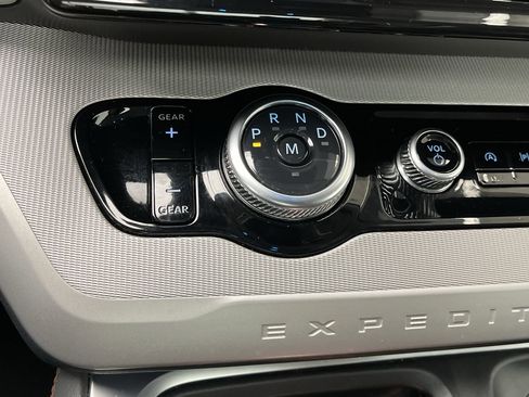 Certified 2025 Ford Expedition Max Active image 30