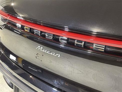 Used 2025 Porsche Macan image 9