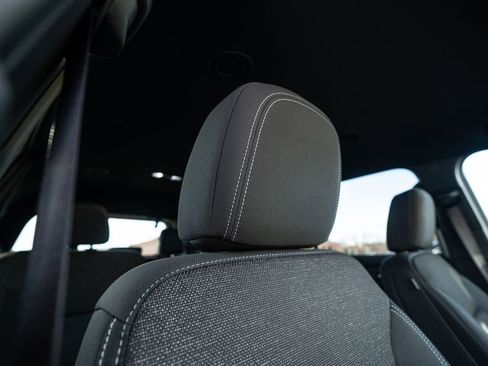 Used 2025 Chevrolet Traverse LT image 14