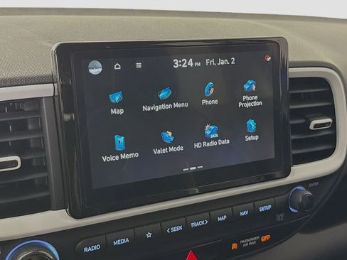 Used 2024 Hyundai Venue Limited image 16