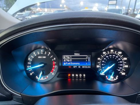 Used 2017 Ford Fusion SE image 31