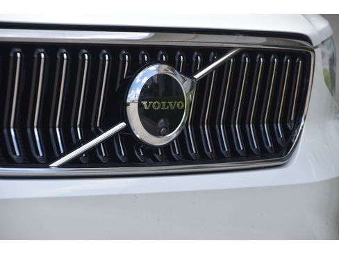 Certified 2025 Volvo XC40 B5 Ultra w/ Protection Package Premier image 14