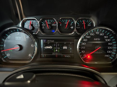 Used 2018 Chevrolet Suburban Premier image 12