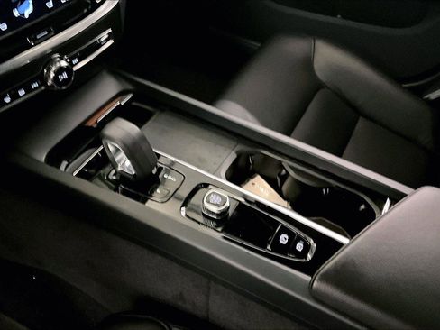 Used 2022 Volvo S60 B5 Momentum w/ Advanced Package image 16