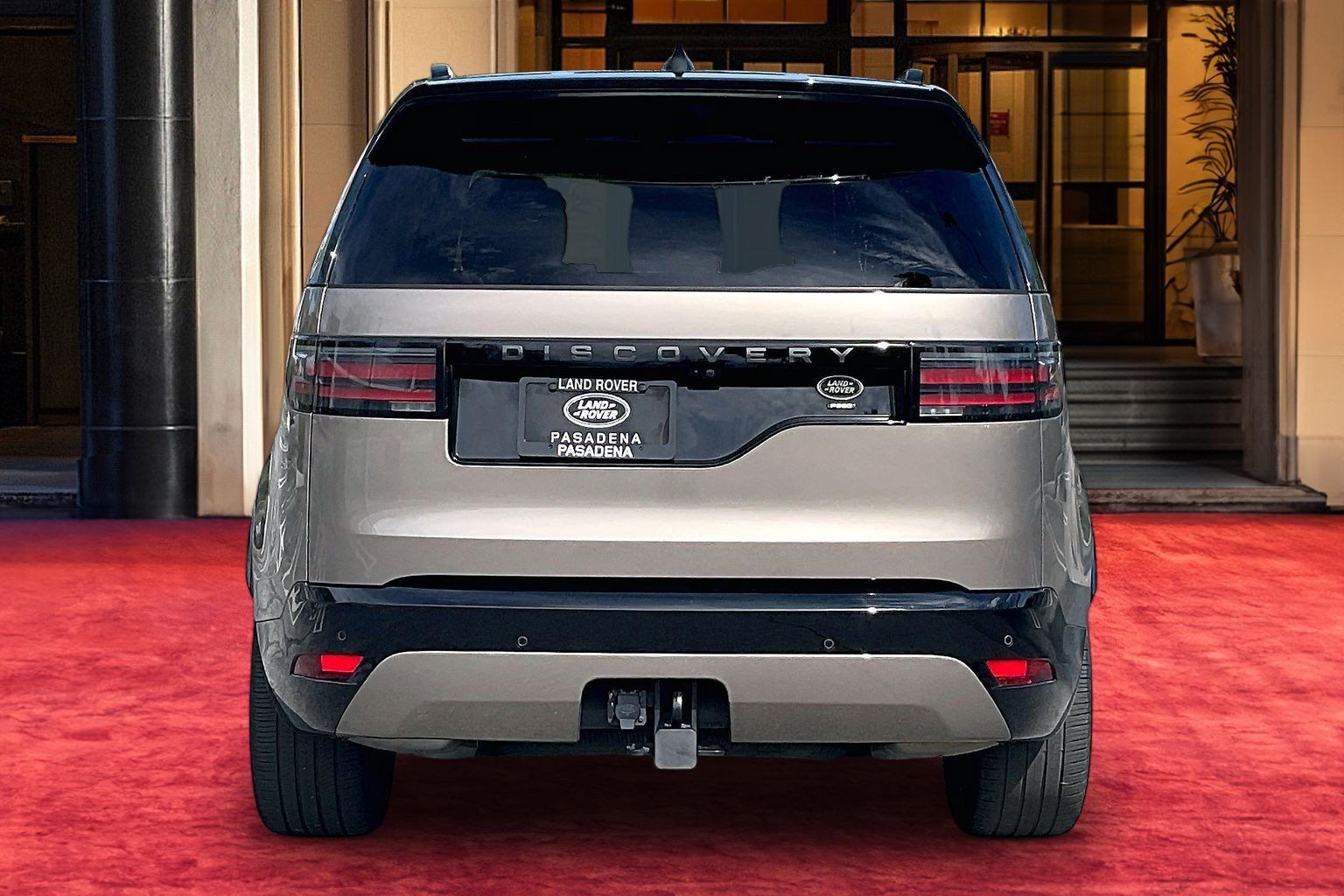 Used 2023 Land Rover Discovery HSE R-Dynamic AWD/4WD image 4