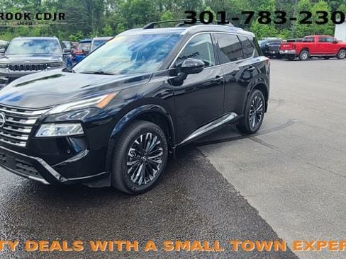 Used 2025 Nissan Rogue Platinum AWD/4WD image 1