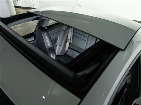 Used 2025 Porsche 911 Carrera RWD image 17