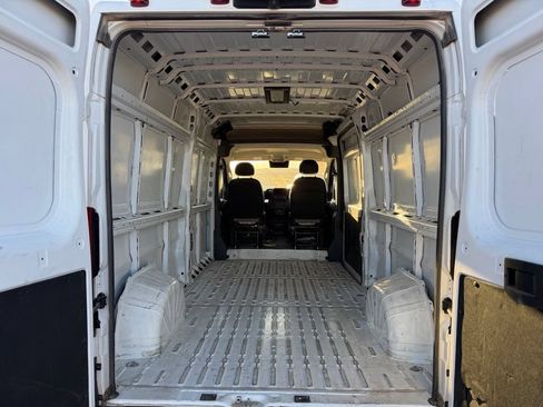 Used 2025 RAM ProMaster 2500 w/ Convenience Group FWD image 3
