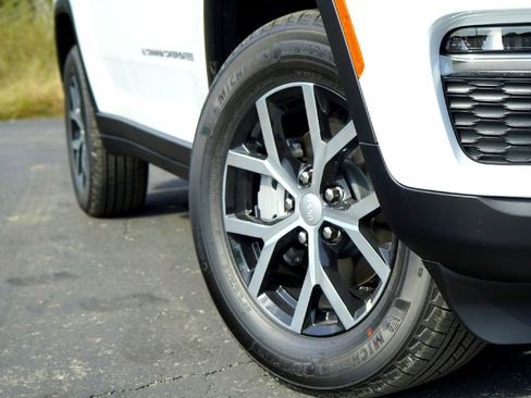 New 2025 Jeep Grand Cherokee Limited image 4