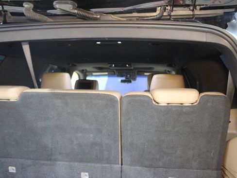Used 2018 Cadillac Escalade Platinum AWD/4WD image 19