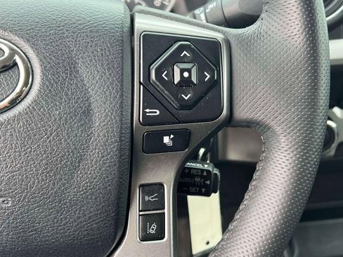 Used 2019 Toyota Tacoma SR5 w/ SR5 Appearance Package (SM) AWD/4WD image 21