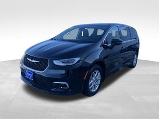 Used 2024 Chrysler Pacifica Touring-L video 4