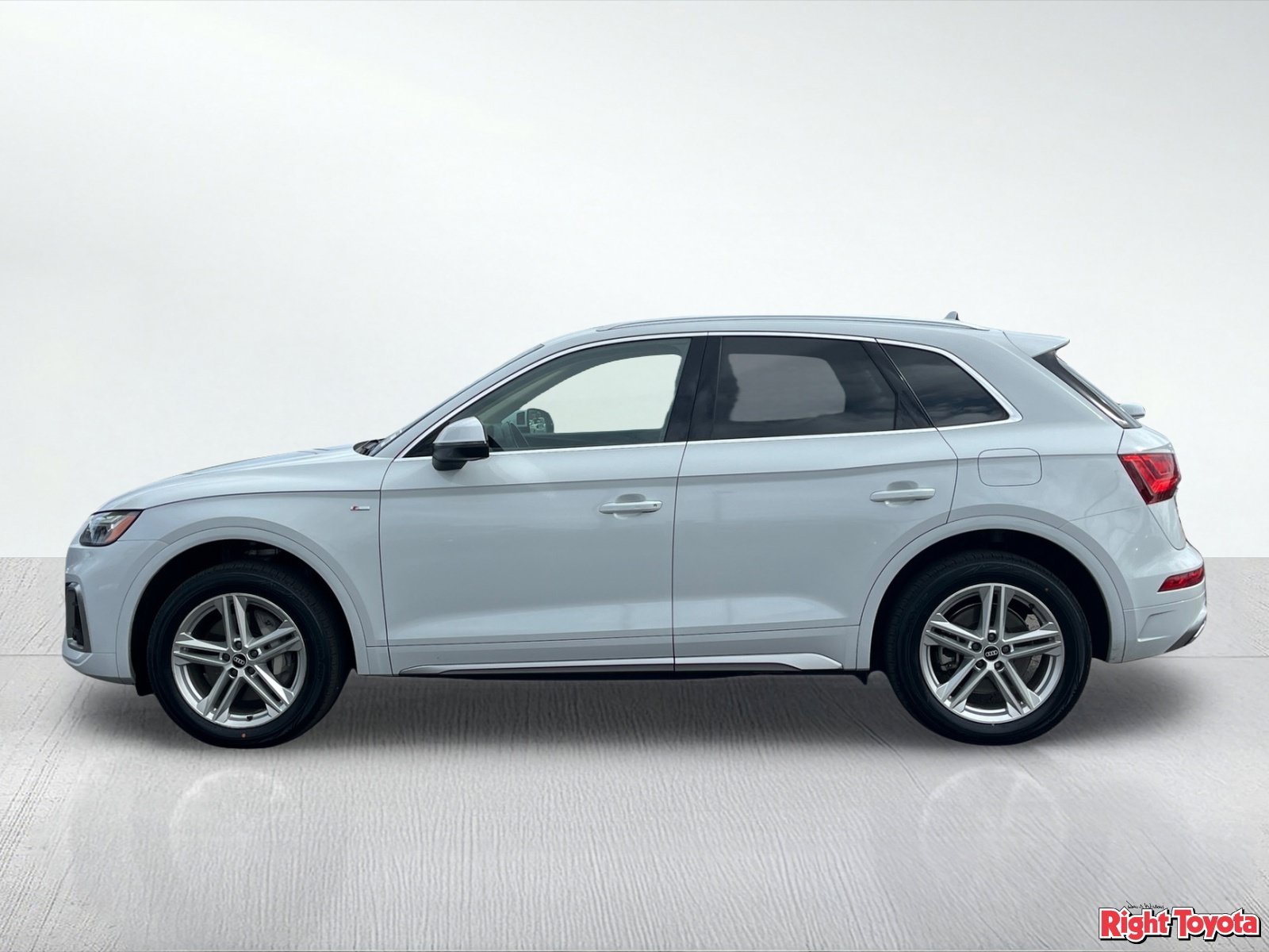 Used 2021 Audi Q5 e Premium w/ Convenience Package AWD/4WD image 3