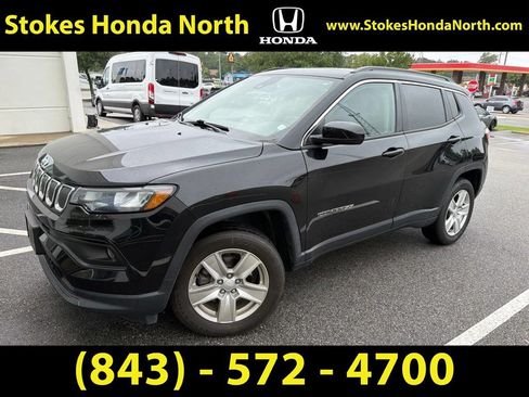 Used 2022 Jeep Compass Latitude w/ Sun and Sound Group AWD/4WD image 1