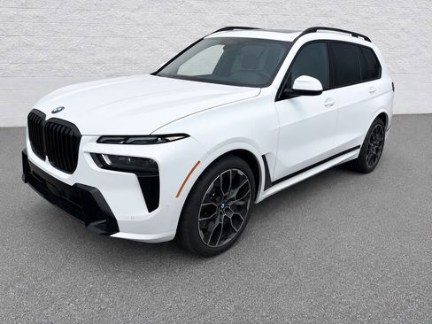 Used 2026 BMW X7 xDrive40i w/ M Sport Package AWD/4WD image 1