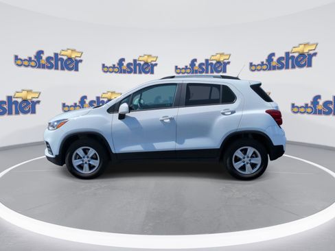 Used 2022 Chevrolet Trax LT w/ LT Convenience Package image 5