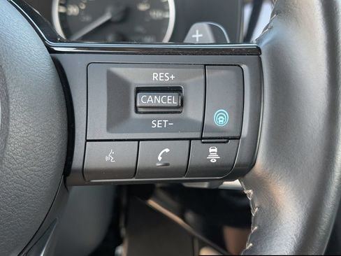Used 2025 Nissan Pathfinder SL AWD/4WD image 23
